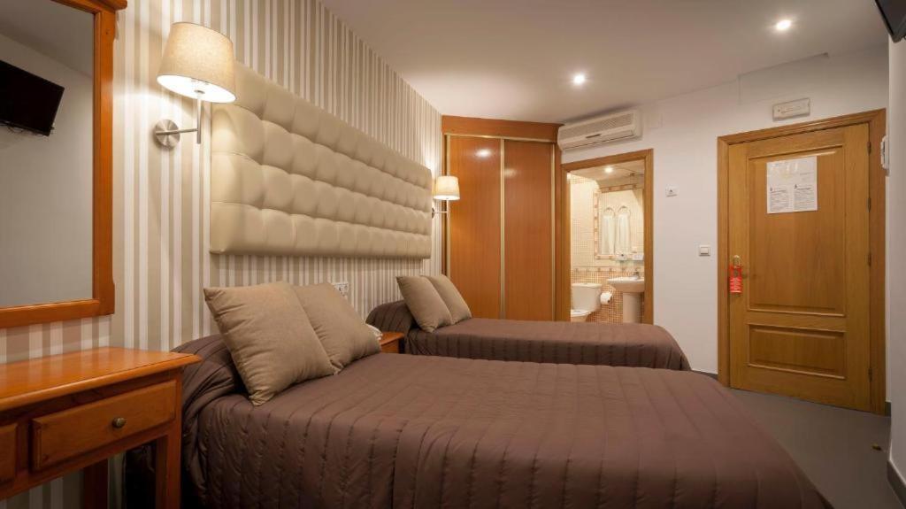 Hotel Rambla Emerita, Centro Ciudad メリダ エクステリア 写真